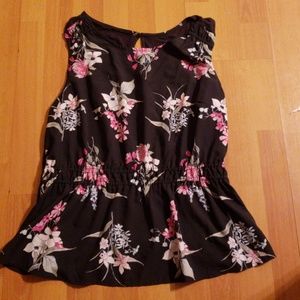 Cute floral sleeveless blouse size large